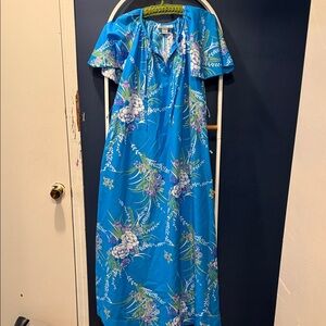 Hilo Hattie Blue and White Floral Dress